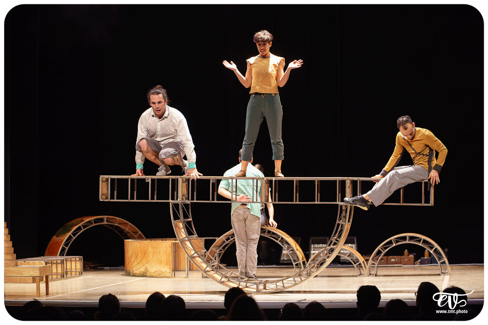 ESENCIAL (VAIVEN CIRCO)